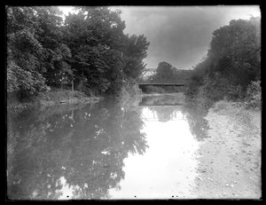 Fiume con ponte, forse a Meadsville, Pennsylvania, c.1913