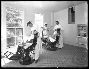 Due pazienti in visita, stanza del dentista, Seton Hospital, Spuyten Duyvil, Bronx, 30 ottobre 1914
