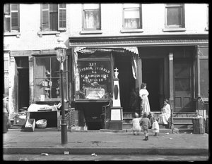 Vittorio Quirolo e T. Scaravaglione, impresario di pompe funebri e imbalsamatore, 327 E. 111th Street (o 109th Street), New York City, 26 ottobre 1914