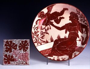 Piastrella e piatto da William de Morgan