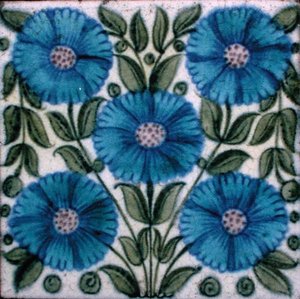 Piastrella con disegno floreale in stile persiano