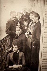 La famiglia Claudel, Jessie Lipscomb, Ferdinand de Massary e suo padre sul balcone dell