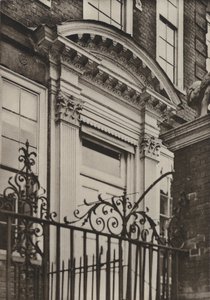Porta, North Pallant, Chichester da William Galsworthy Davie
