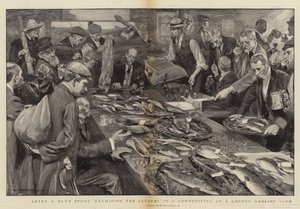 Dopo una giornata di sport, esaminando le catture in una competizione a un club di pesca di Londra