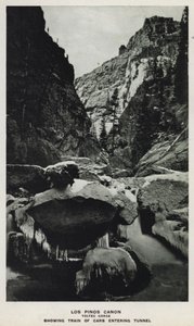 Canyon del Colorado: Los Pinos Canon, Toltec Gorge, con treno che entra nel tunnel (foto in b/n)