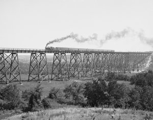 Ponte ferroviario sul fiume Des Moines, c.1900 (foto b/n) da William Henry Jackson