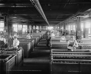 Lavoratori nel reparto placcatura, National Cash Register Company, Dayton, Ohio, USA, c.1902 da William Henry Jackson