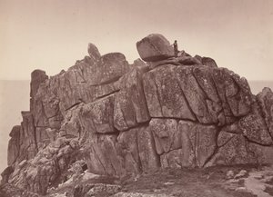 Lo scoglio di Logan, costa meridionale della Cornovaglia, anni 