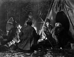 Vita del cacciatore di pellicce in Canada, foto di Nottman, circa 1890.