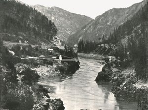 Le Montagne Rocciose: il Canyon Frazer e il ponte della strada Cariboo, vicino a Spuzzum, Canada, 1895 da William Notman and Son