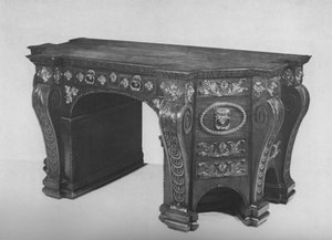 Uno dei due tavoli da biblioteca di Giorgio II