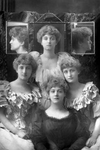 Le sorelle Dene, 1893