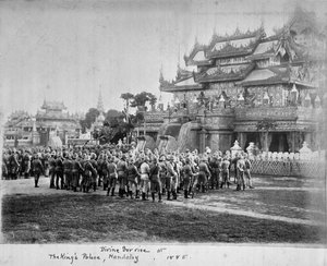 Servizio divino al Palazzo del Re, Mandalay, 1885 da Willoughby Wallace Hooper