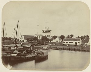 Il punto di osservazione sul canale del porto a Batavia da Woodbury and Page
