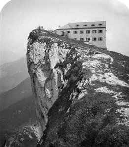 Hotel sulla cima del Monte Schafberg, Salzkammergut, Austria da Wurthle and Sons
