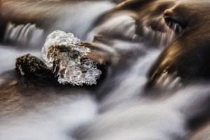 Flusso di ghiaccio cristallino da Yoshizumi Suzuki