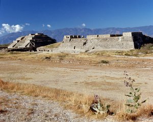 Vista della piattaforma settentrionale (500 a.C.-850 d.C.) da Zapotec Zapotec