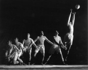 Frank Swift, portiere britannico, esposizione multipla, gennaio 1949