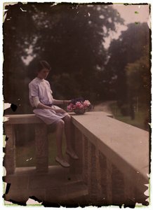 Autochrome di una giovane ragazza, c 1910