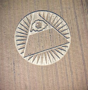 Cerchio nel grano in un campo di grano, Highclere, Hampshire, 21 luglio 2002 (fotografia aerea) da Ferdinand Georg Waldmuller