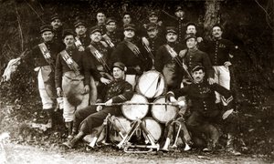 Fanfara del 122º reggimento di fanteria francese durante la Prima Guerra Mondiale del 14-18 (foto in bianco e nero) da . .