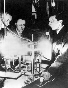 Frederic Joliot, Hans Halban e Lew Kowarski, c 1939