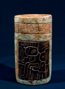 Vaso funerario maya da Tikal, Peten, Guatemala, periodo classico, c.300-900 d.C.