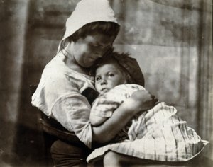Ritratto di una madre e sua figlia, circa 1900-1905 da Frederick (attr. to) Barnard