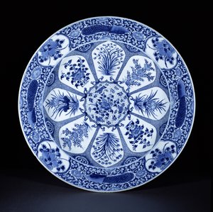 Piatto blu e bianco, periodo Kangxi, c.1700 (porcellana) da Chinese School