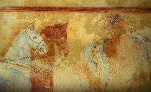 Processione funebre con cavalli e figure maschili, affresco, dettaglio, Tomba dei Demoni Azzurri, Necropoli di Tarquinia (Patrimonio Mondiale dell