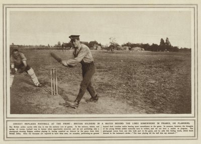 Il cricket sostituisce il calcio al fronte, soldati britannici in una partita dietro le linee da qualche parte in Francia o nelle Fiandre da (after) English photographer