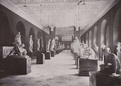 Sala delle sculture, Victoria and Albert Museum da (after) English photographer
