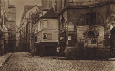 Incrocio e fontana di Erfurth nel 1866, vicino a Saint-Germain-des-Pres da (after) French Photographer