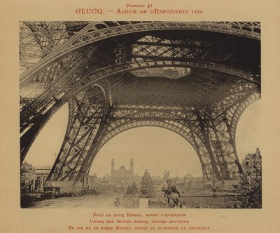 Sotto la Torre Eiffel, prima di salire da (after) French Photographer