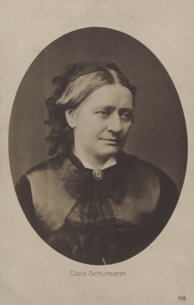 Clara Schumann, pianista e compositrice tedesca da (after) German photographer