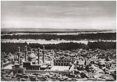 La Kadhimiya, la città santa vicino a Baghdad, da un aeroplano, Iraq, 1925 da A. Kerim