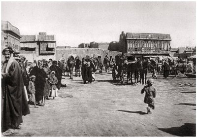La piazza del bazar a Bassora, Iraq, 1925 da A. Kerim