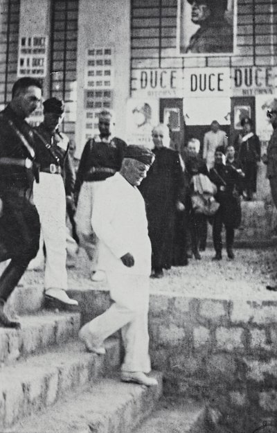 Album "Duce": Benito Mussolini durante una visita ufficiale in Sicilia da A. Scarlata
