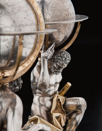 Due globi terrestri e celesti eccezionali, supportati da Ercole e Atlante, Augusta da Abraham Drentwett
