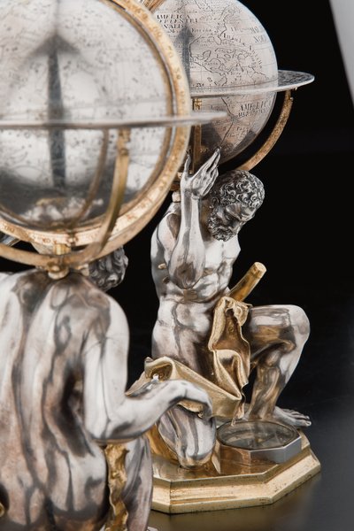 Due globi terrestri e celesti eccezionali, sostenuti da Ercole e Atlante, Augusta da Abraham Drentwett