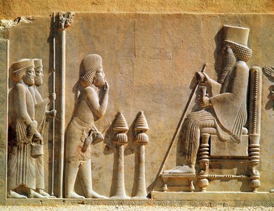 Un ufficiale Medo che rende omaggio al Re Dario I (c.550-486 a.C.) dal Tesoro, c.515 a.C. (calcare) da Achaemenid