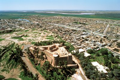 Veduta aerea della città, restaurata dagli Achemenidi dopo la sua distruzione da parte degli Assiri nel 640 a.C. da Achaemenid