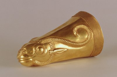 Rhyton a forma di testa di gazzella, da Hamadan, Iran, c.V secolo a.C. da Achaemenid