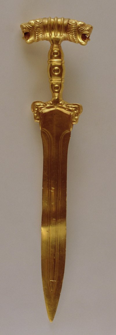 Spada con decorazione a doppia testa di leone, da Hamadan, Iran da Achaemenid