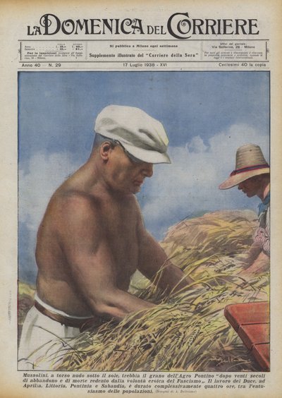 Mussolini, a torso nudo sotto il sole, trebbia il grano dell
