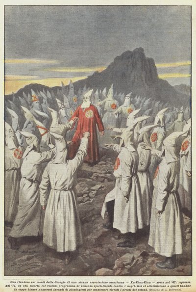 Una riunione sui monti della Georgia di una strana associazione americana, Ku-Klux-Klan da Achille Beltrame