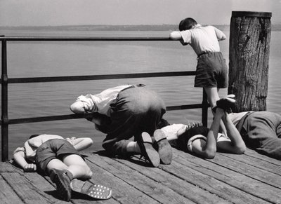 Impegnato nella pesca, Italia, c.1950-60 da Achille Villani
