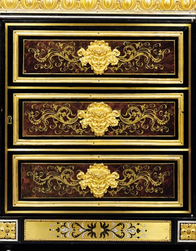 (dettaglio) di un mobiletto laterale in marqueterie boulle Luigi XVI tardivo da Adam (attr. to) Weisweiler