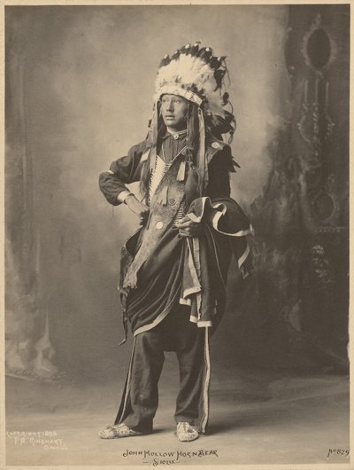 John Hollow Horn Orso, Sioux da Adolph F. Muhr