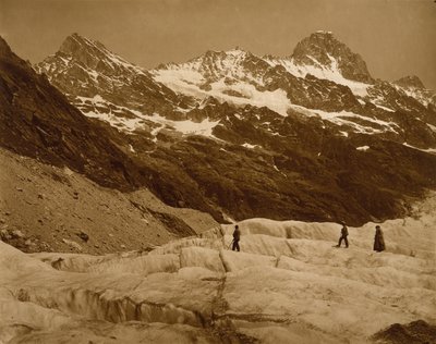 Paesaggio alpino, tre escursionisti su un ghiacciaio, 1860s da Adolphe Braun